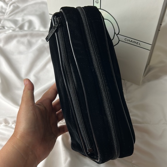 🖤CHANEL PARFUMS black velvet clutch or makeup pouch NEW - Picture 6 of 17